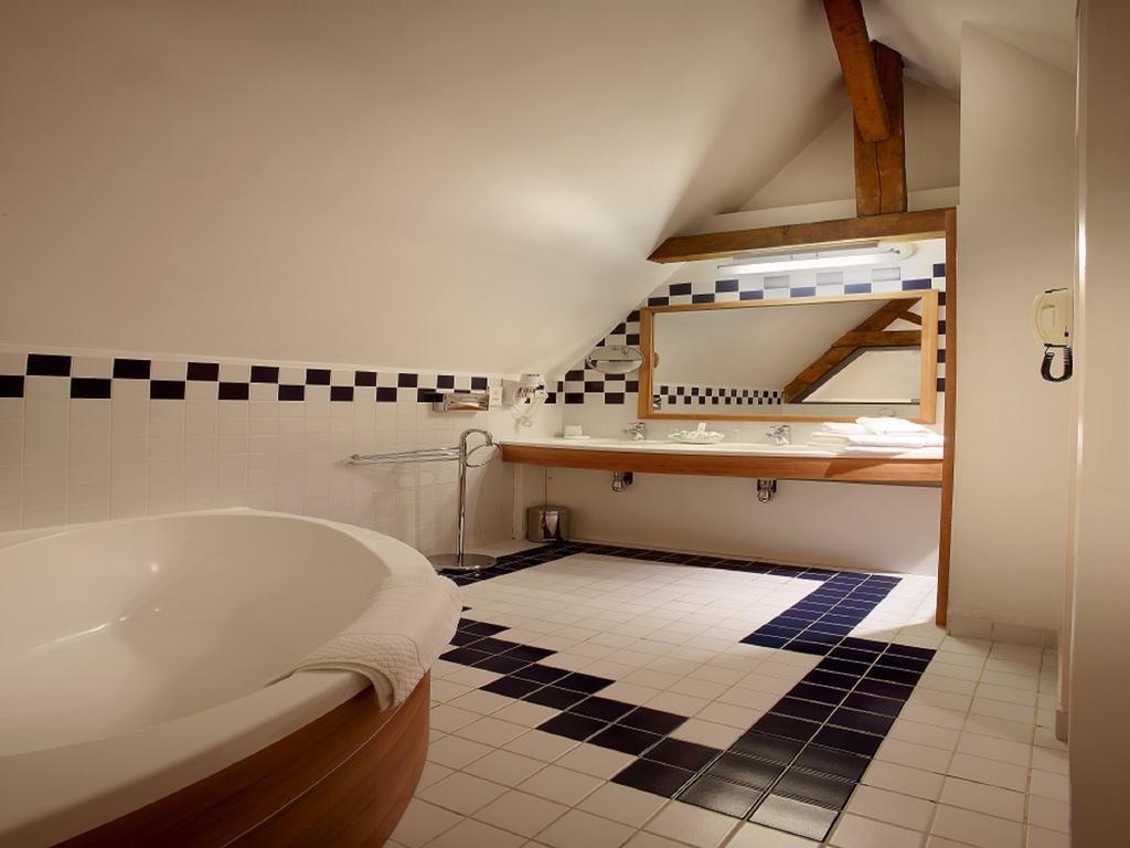Hotel Ombremont Jean-Pierre Jacob Ле-Бурже-дю-Лак Экстерьер фото