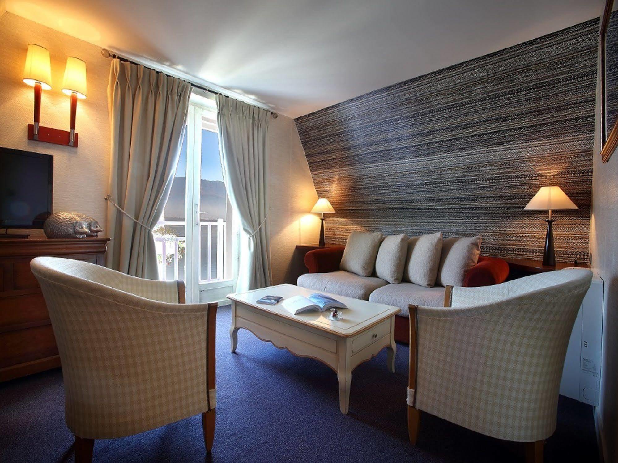 Hotel Ombremont Jean-Pierre Jacob Ле-Бурже-дю-Лак Экстерьер фото